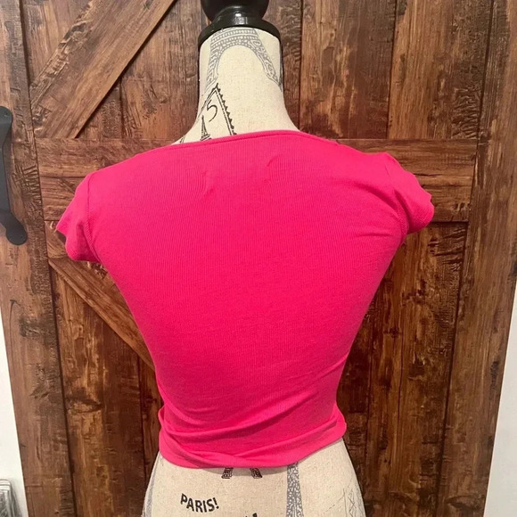 Urban outfitters pink short sleeve crop top‎ Womens size XS - Picture 3 of 4